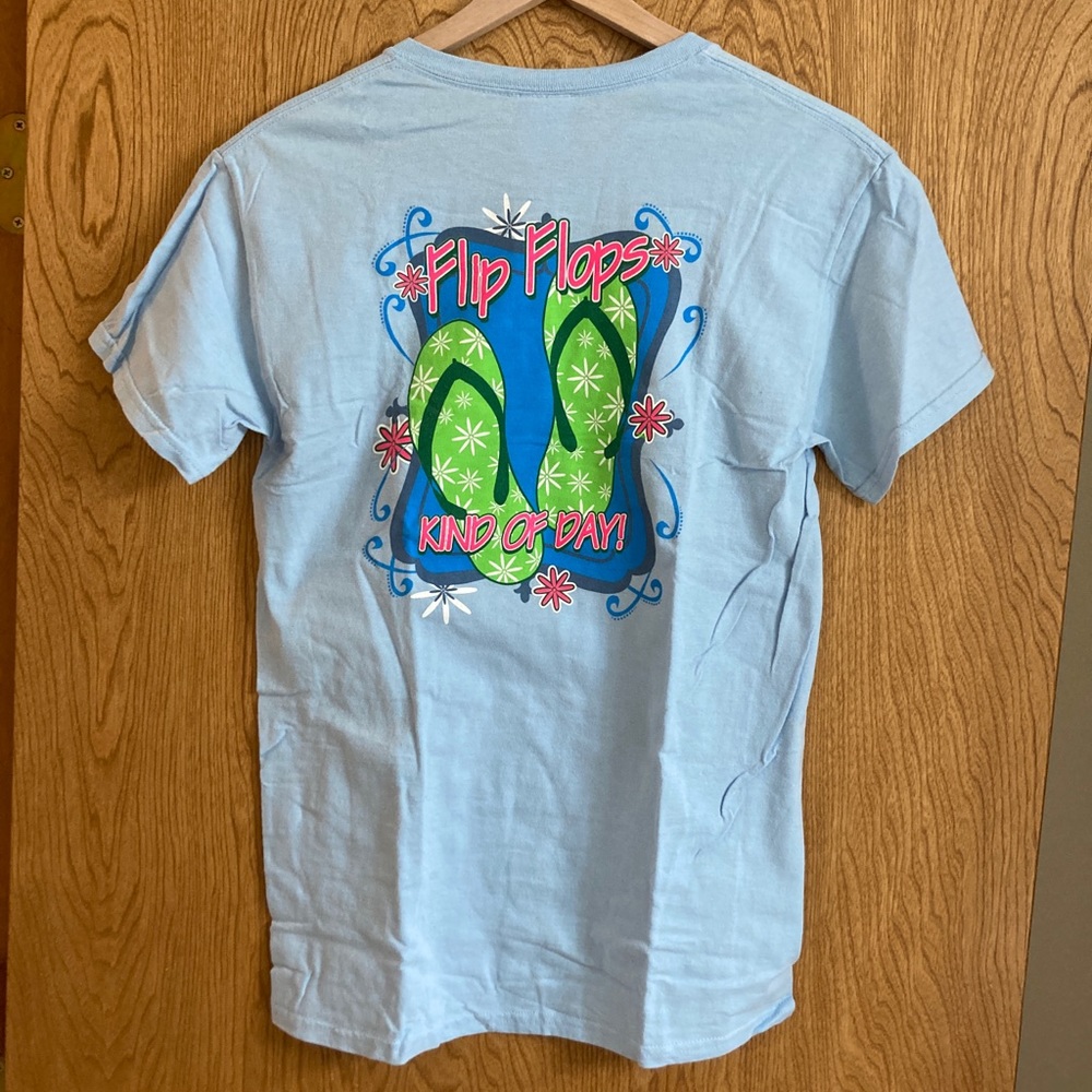 🩴 Girly Threads Size Small Teeshirt 🩴